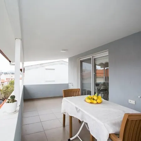 Limon Agacli Ev - * Urla