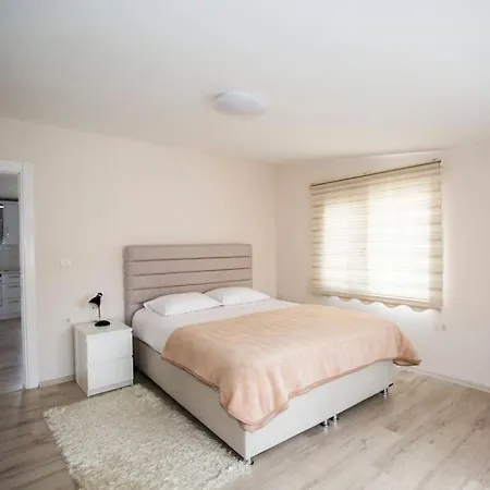 Limon Agacli Ev - Урла