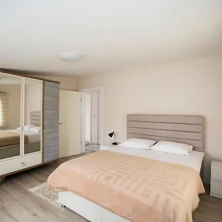 Limon Ağaçlı Ev - *